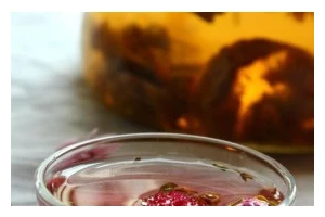 如何用无花果与洛神花泡出美味健康的茶（无花果洛神花茶，营养丰富，清香可口）