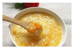 享受秋天的味道——小米南瓜汤做法（简单易学，营养美味；秋日里的暖心味蕾享受）