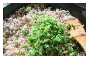美味可口的鱼子酱饭团制作方法（以新鲜优质食材，让你尝到最美味的口感）