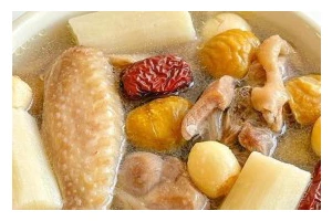 山药红枣鸡汤的做法（滋养身体，温暖胃口）