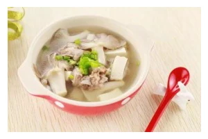 猪骨豆腐汤的制作方法（浓香四溢的滋补佳品，让你暖心暖胃）