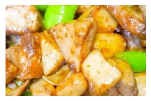 美味蔬菜海鲜炒里脊肉（以土豆青豆海鲜菇为主材料，简单易学，营养丰富）