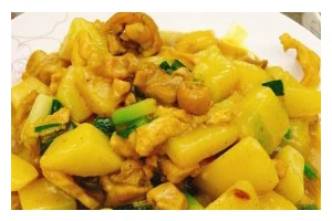 香气四溢的土豆咖喱鸡（用家常食材轻松做出美味家常菜）