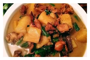 土豆香菇鸡汤的做法（鲜美营养的家常汤，享受健康生活）