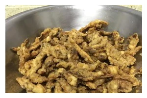 孜然炸蘑菇的做法（香脆可口的下饭佳品）