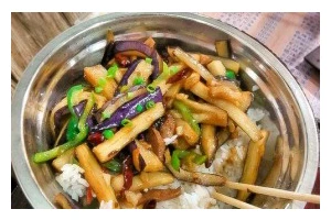 家常美食（美味佳肴，让你流连忘返/家中简易做法，轻松享受美味）