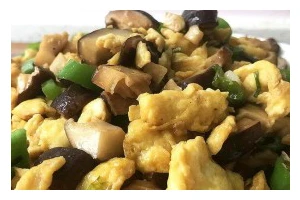 美味简单的香菇炒蛋（用香菇和鸡蛋轻松入厨）
