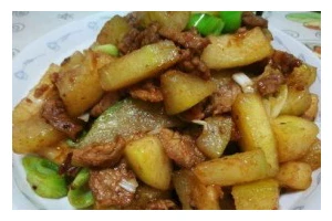 学会做肉丝茄片，让家人惊叹不已（肉嫩茄香，口感独特，香气四溢）