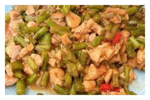 酸缸豆鸡丁的制作方法（让你在家也能尝到正宗的酸缸豆鸡丁）