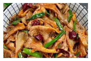 美味又健康的香菇五花肉豆角炒黑米饭（让你吃出健康的味道，享受营养的盛宴）