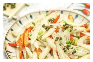 酸辣藕丝的制作方法（传统美味，家庭自制）