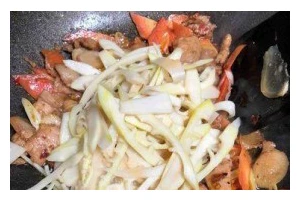 野笋子炒肉的制作方法（鲜嫩可口的野笋子炒肉，健康又美味）