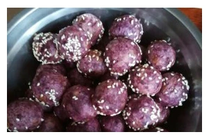 油菜小丸子的做法（用新鲜油菜叶打造美味佳肴）