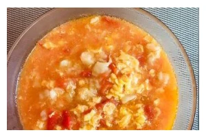 美味可口的以西红柿鸡蛋拌汤疙瘩汤（学会这道汤就轻松做好一顿美食）
