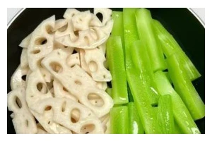 教你轻松做出美味洋葱炒莲藕（清香可口，营养丰富，炒出健康美食）