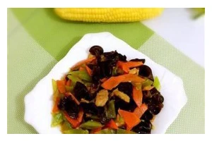 莴笋炒鸡腿肉，健康美味双重享受（用新鲜莴笋和嫩鸡腿肉，让你轻松做出健康美味的佳肴）