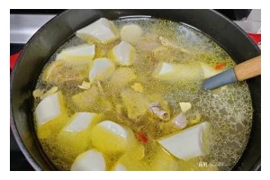 山药炖鸭汤的营养与做法（打造营养丰富的家常美食）
