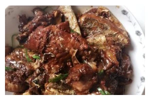 如何制作美味的油炸刀鱼（教你一步步制作外酥里嫩的油炸刀鱼）
