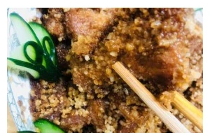 古老美食再现——陕西粉蒸肉（传承百年经典，口感鲜香诱人）