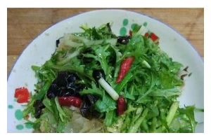健康美味——蒜拌苦菊（味道独特，营养丰富，易于制作）