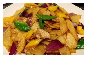 土豆炒肉片的制作方法（一道简单又美味的家常菜肴，让你的味蕾欲罢不能！）