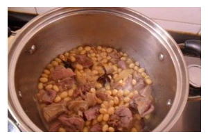 美食推荐（家庭必备的营养美食）