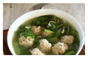 小白菜丸子汤的做法（家常美味汤菜，营养美味又下饭）