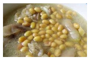 以蹄髈黄豆汤为主的营养健康（蹄髈黄豆汤的制作方法及健康功效）