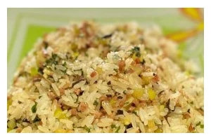 美味可口的沙拉酱炒饭（用家常菜做一道美味的饭菜）