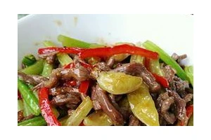 双色椒爆牛肉的做法（家庭料理，香辣可口）