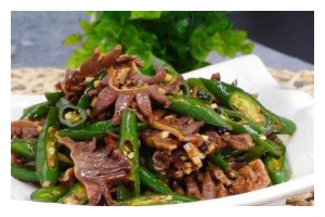 三椒爆鸭肫——一道美味佳肴的烹饪秘诀（以香辣三椒为调味，将鸭肫炒出口感鲜嫩爽口，让你爱不释手）