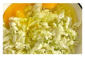 美味卷心菜的做法——以水煮为例（做法简单易学，营养美味，让你爱上卷心菜）