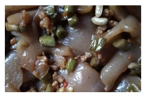肉末魔芋的美食探秘（一道口感鲜美，营养丰富的家常美食）