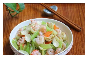 美味健康，以西芹百合烹制法（烹制秘诀揭秘，一份清爽健康菜谱等你来试）