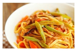 瘦肉豆角焖面的做法（健康营养，美味无比）
