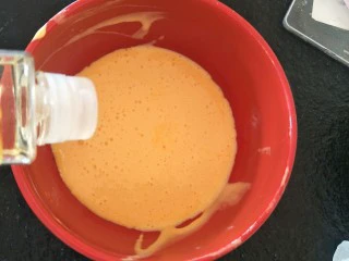 最“柔软”纸杯蛋糕☕—爆浆巧克力,加入植物油25g