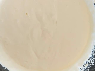 抹茶奶酪慕斯核桃布朗尼（8寸）,260克淡奶油B打发到五分发刚刚有纹路，还有流动性。