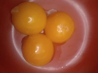 柔软到出乎意料-奶酪蛋糕卷,三颗鸡蛋蛋黄蛋清分离