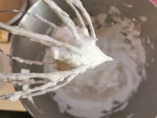 空气舒芙蕾~消耗蛋白的好方法,打到提起打蛋头蛋白直立状态