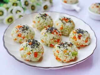 西兰花肉松芝士饭团,味道太赞了。