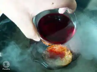 法式红酒牛排,放入20克红酒