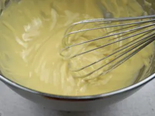 无水无油酸奶蛋糕 ,拌匀备用