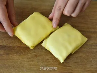 【烘焙食谱】芒果班戟 │展艺烘焙,包好收口朝下放置即可
