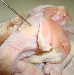 简便西式风味:香煎鸡翅棒,鸡翅根用牙签之类的扎眼