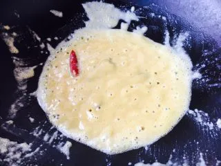 #食二星座# 罐焖牛肉(34图详细步骤),放入30g的面粉,小火把他们炒匀, 面粉要炒匀,避免出疙瘩,