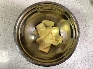 蔓越莓曲奇(原味&可可&抹茶),黄油软化到可以用手指轻轻就按出凹陷即可。