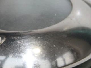 番茄鸡蛋通心粉,盖盖子中火煮8分钟