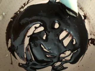 梦龙脆皮盒子,混合均匀成为巧克力酱备用。