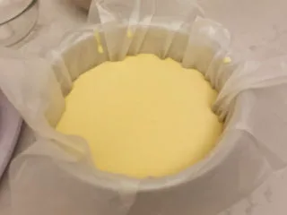 巴斯克芝士蛋糕,过筛好后的面糊非常细腻