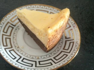 来自冬天的温暖—重芝士布朗尼蛋糕,切小块品尝😖好好吃